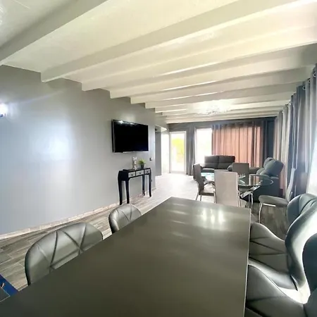 Apartment Embasador - *